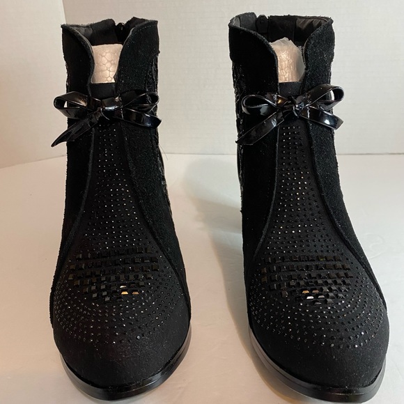 Huaqiang Black Boots with beads and Lace pattern women’s size 9.5  2.5 inch heel - Picture 7 of 11